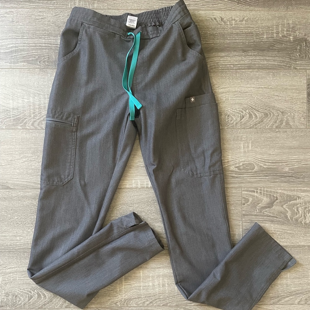 Yola skinny fig scrub pants